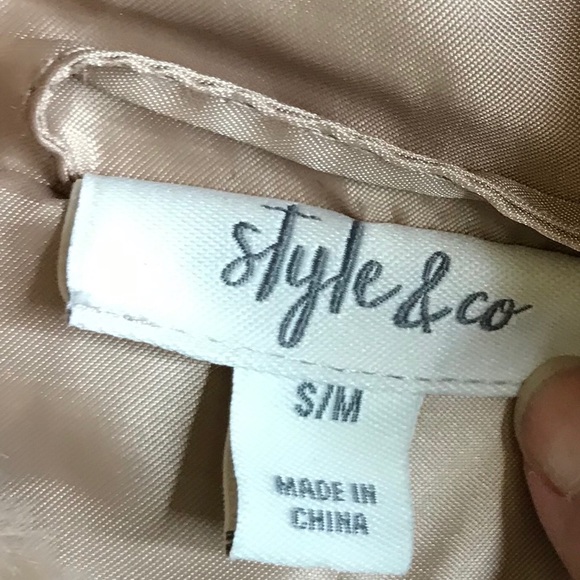 🎉FAUX-FUR JACKET🎉 - Picture 4 of 11